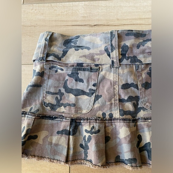 Vintage Y2K Skirt Hydraulic Camo Mini Skirt, Size 9/10 – theme party army girl - Picture 3 of 15